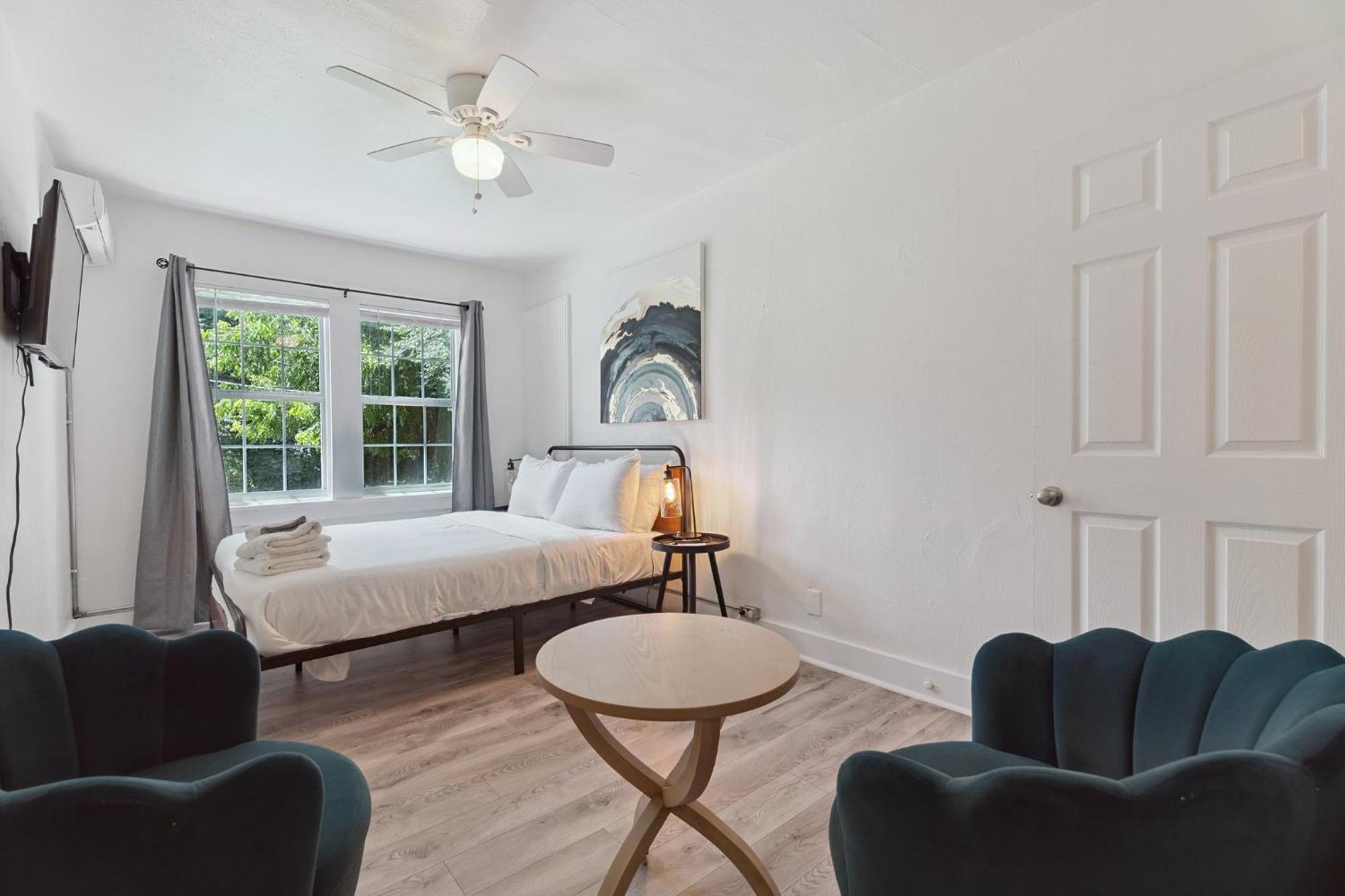 Chic 2br Retreat Near Paseo #31b
